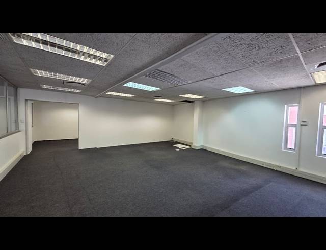 472M² WAREHOUSE TO LET IN ROUTE 21 BUSINESS PARK